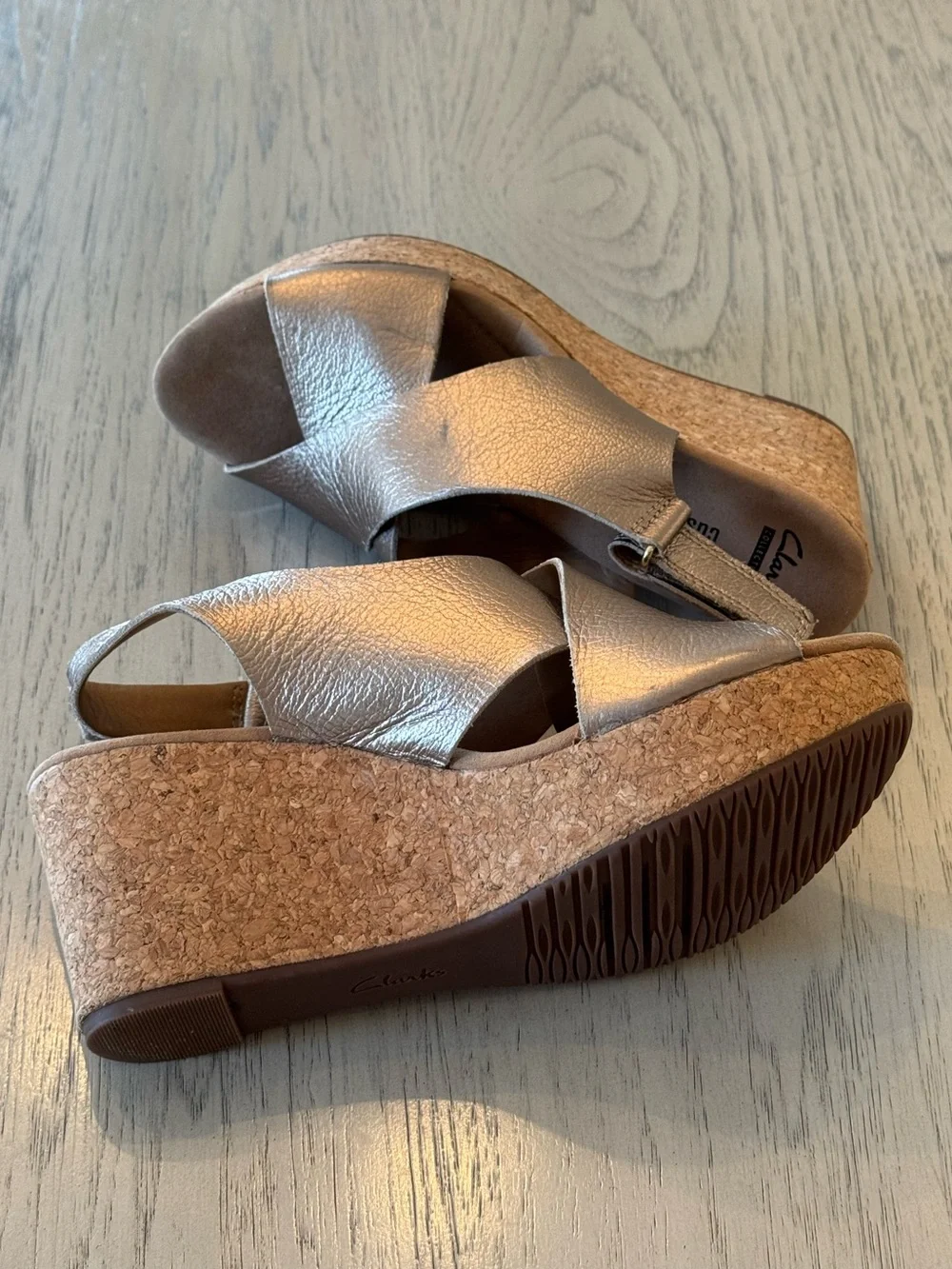 Clark’s Annadel Eirwyn metallic gold leather adjustable cork wedge sandals 7.5